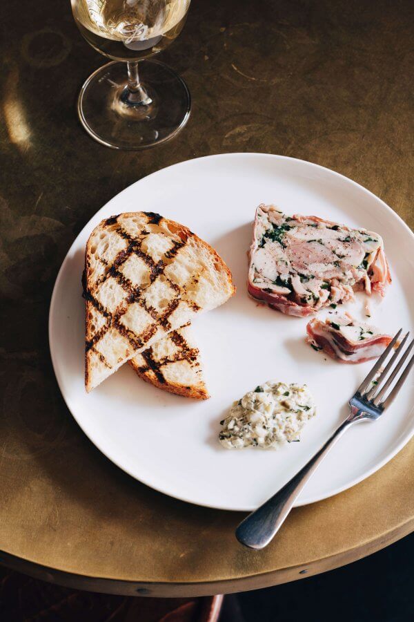 Book A Table | Naughtons Parkville Hotel