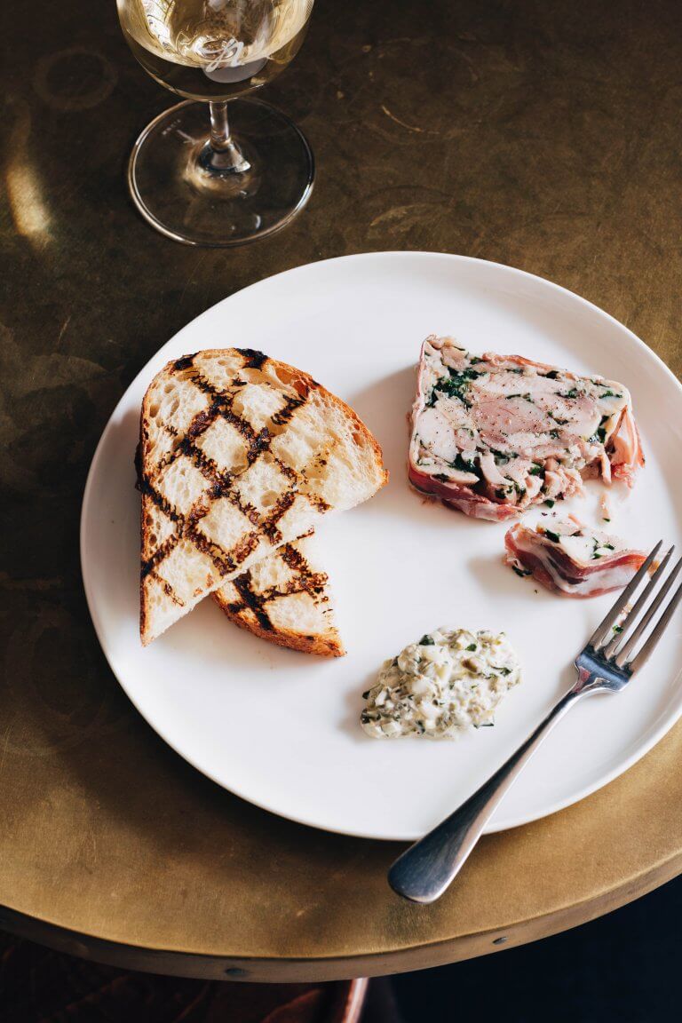 Book A Table | Naughtons Parkville Hotel